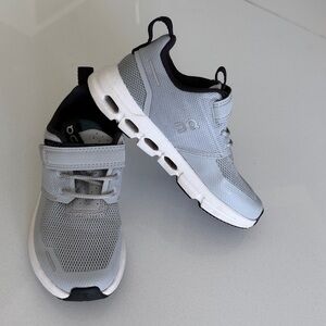 On Running Kids' Light Gray and Black Sneakers